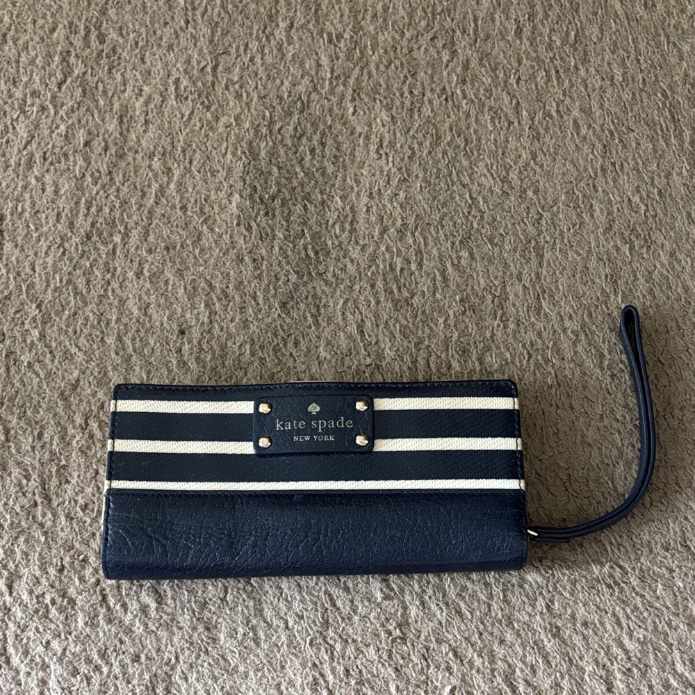Kate Spade Dark Blue and White Striped Wallet (SALe☀️)